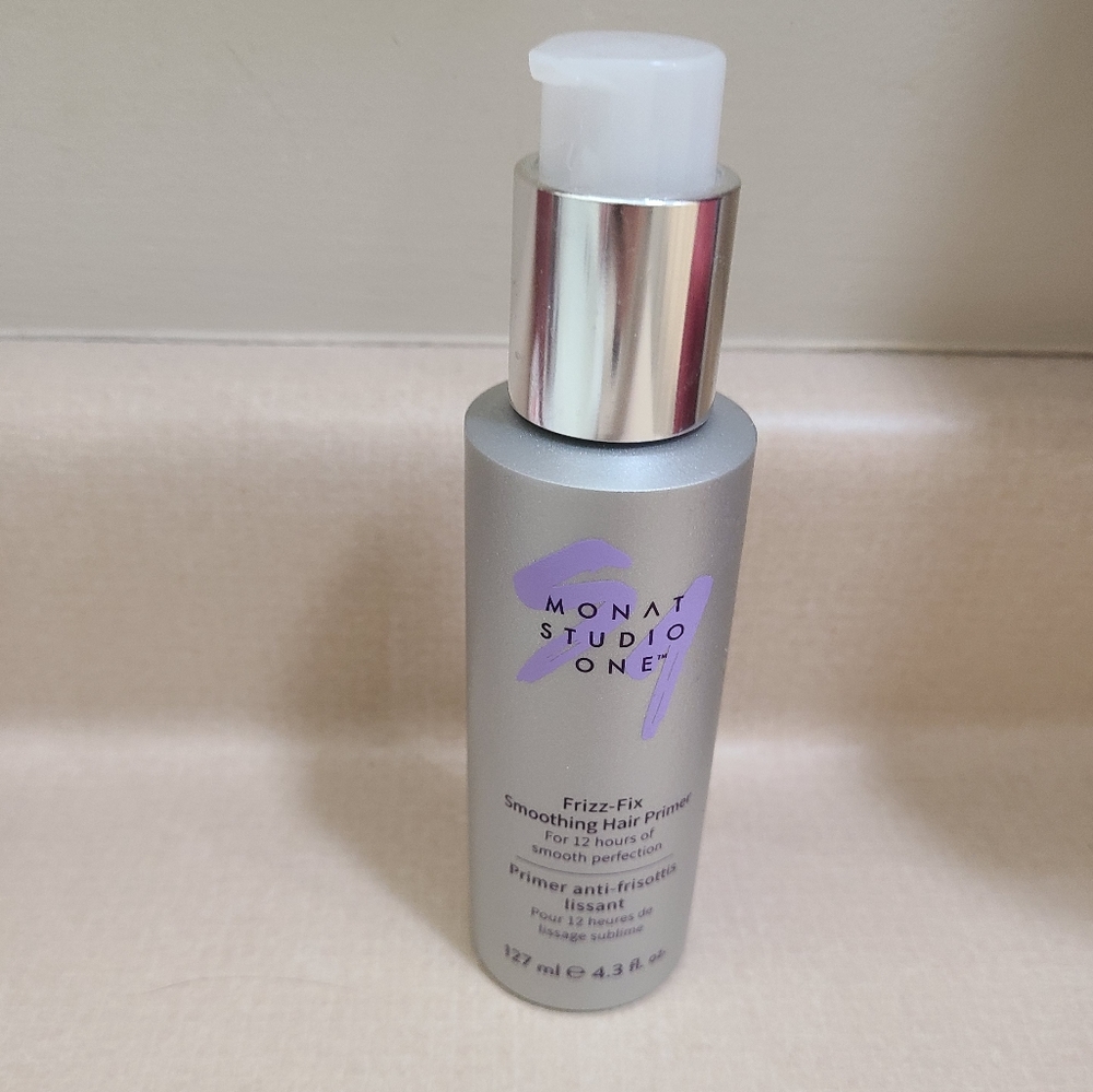 MONAT STUDIO ONE™FRIZZ-FIX SMOOTHINGHAIR PRIMER